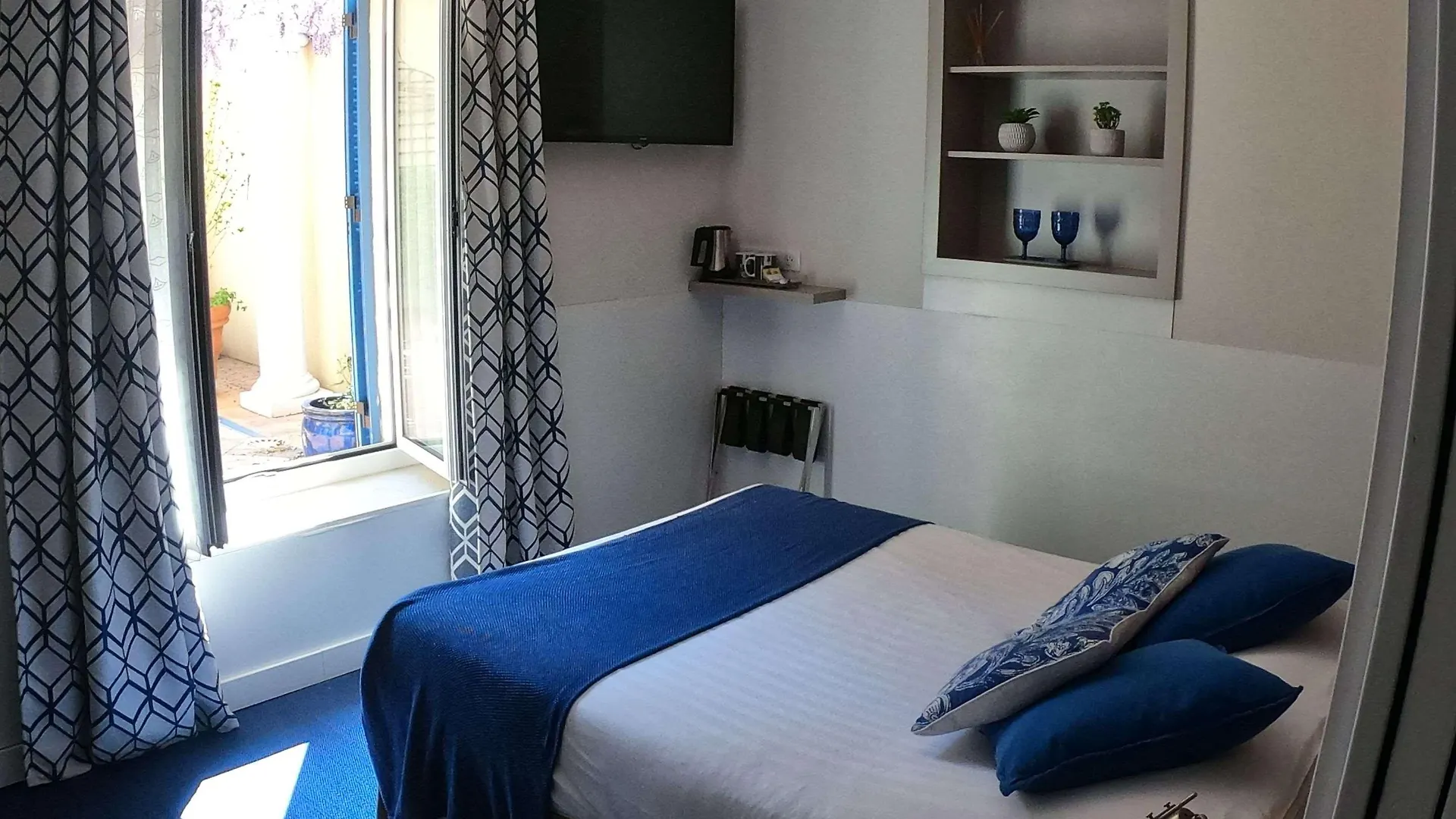Hotel De La Fontaine Niza 3*,