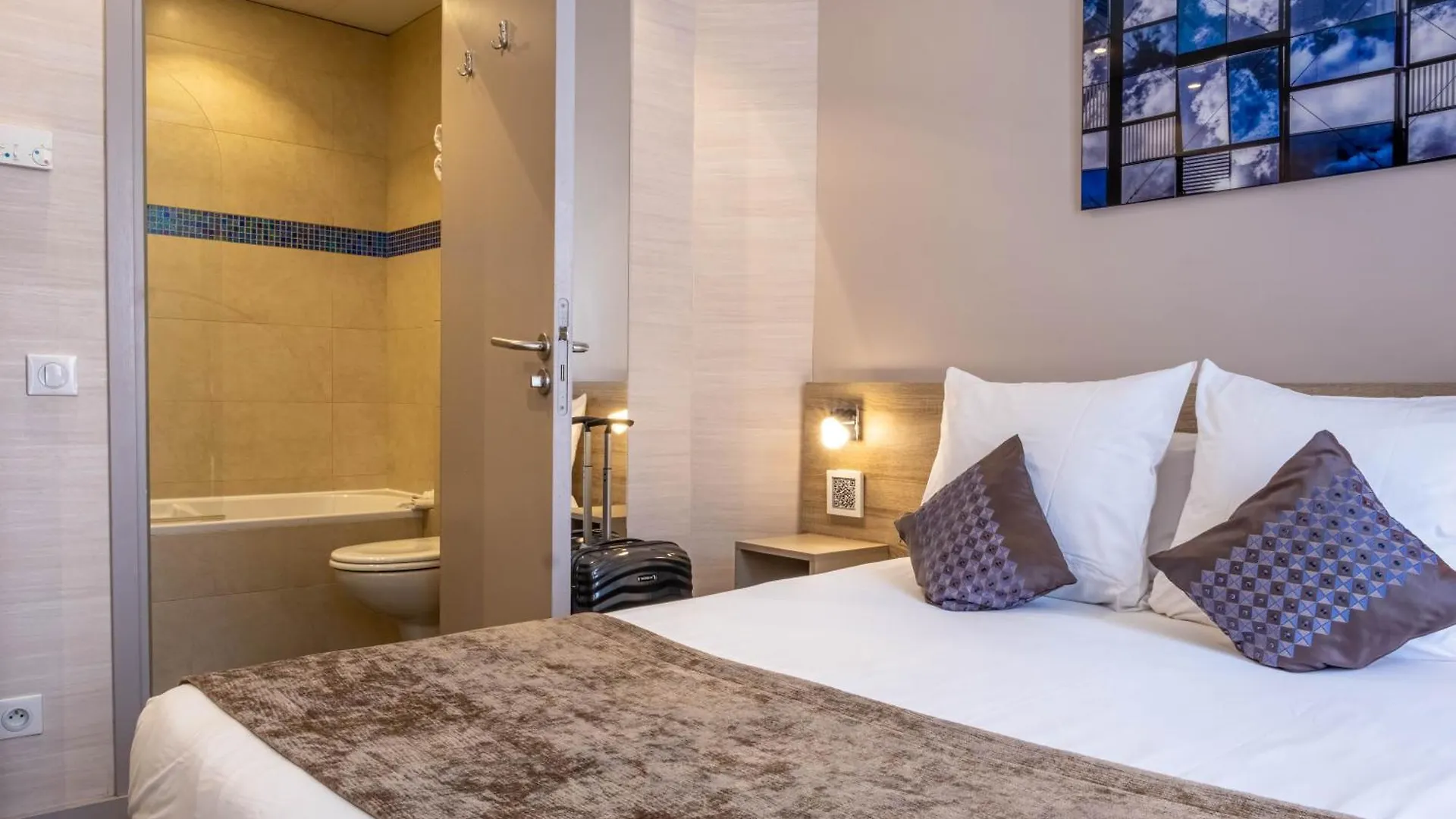 Hotel De La Fontaine Niza 3*,  Francia