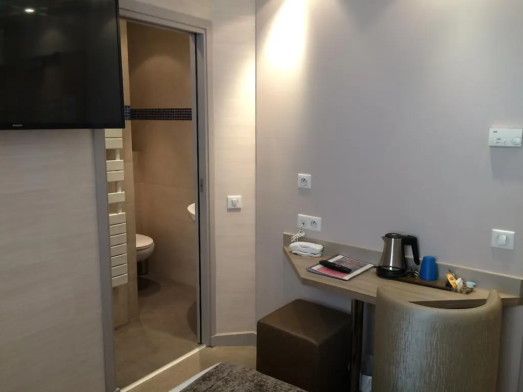 Hotel De La Fontaine Niza 3*,  Francia